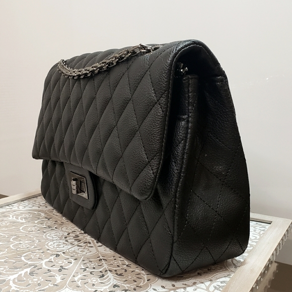 Classic Style Black Quilted Bag with Chain - Picture 3 of 11